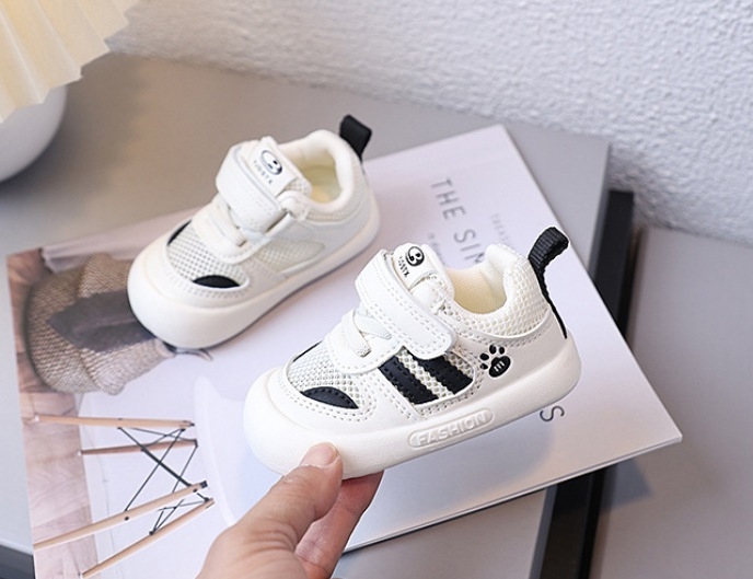 Кроссовки детские Fashion с черными вставками